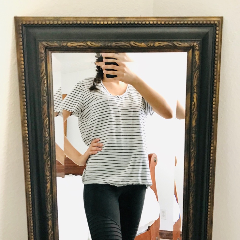 UNIVERSAL THREAD MONTEREY V NECK TOP